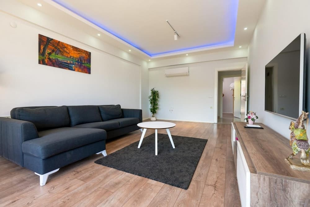 Modern Flat Near Public Transportation in Kemer