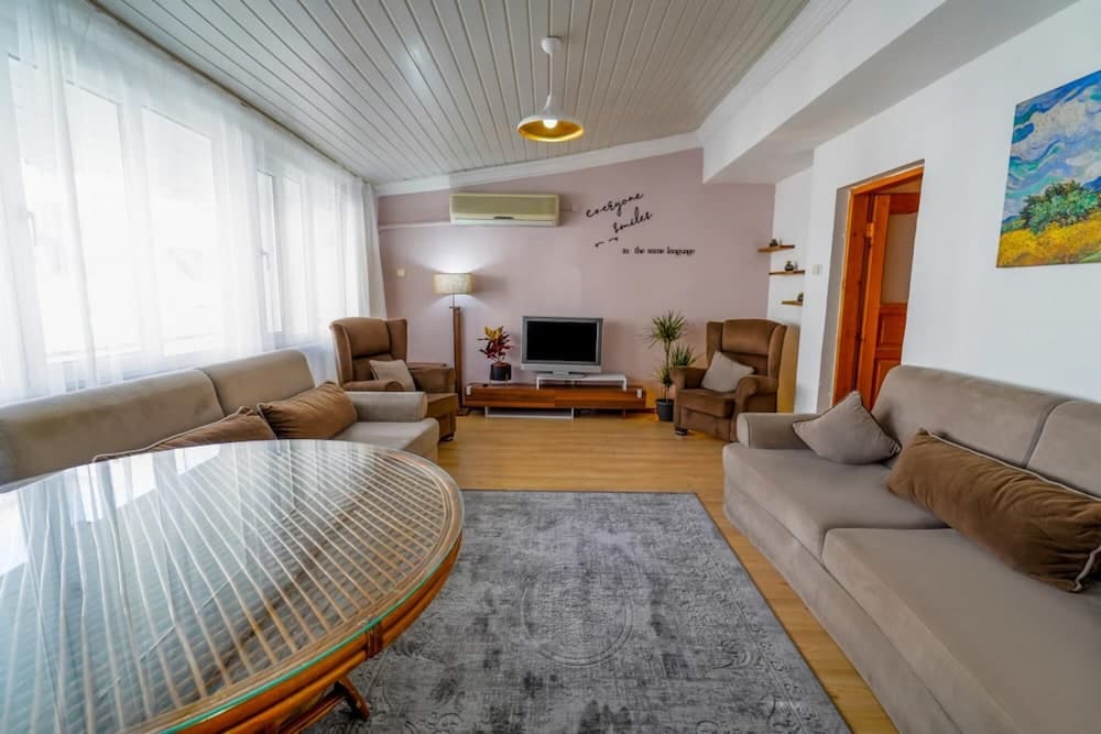 Serene and Central Flat With Balcony in Muratpasa
