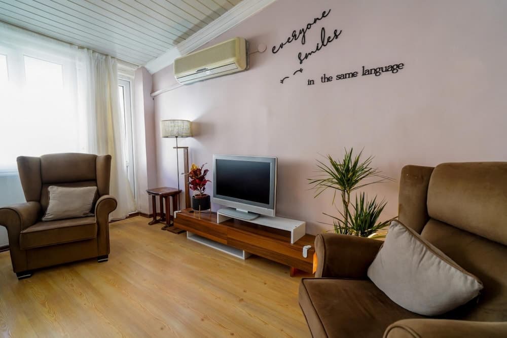 Serene and Central Flat With Balcony in Muratpasa