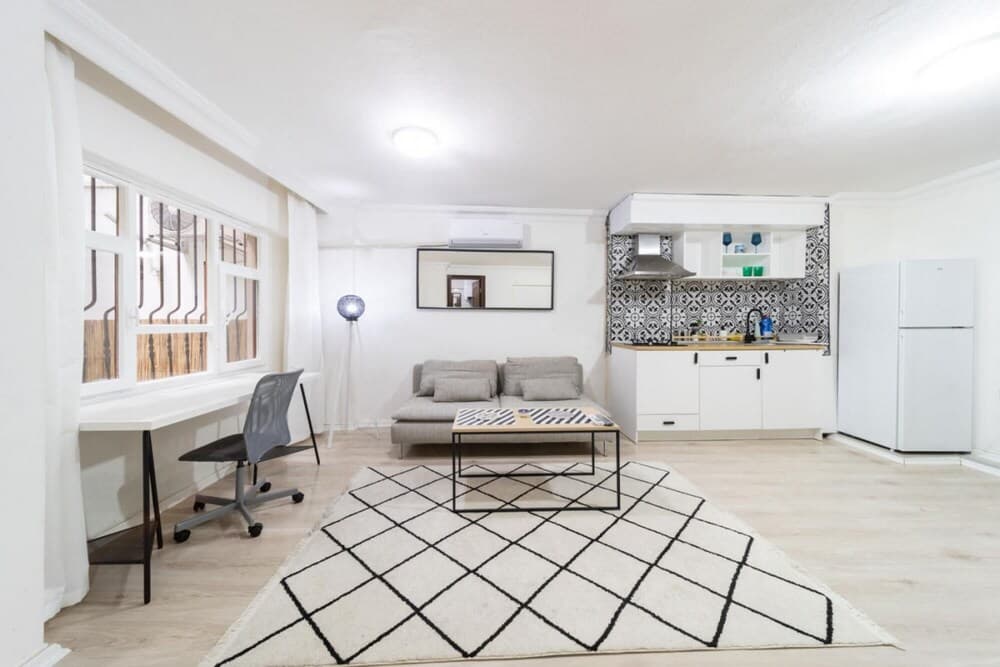 Pleasant House With Private Garden in Kaleici