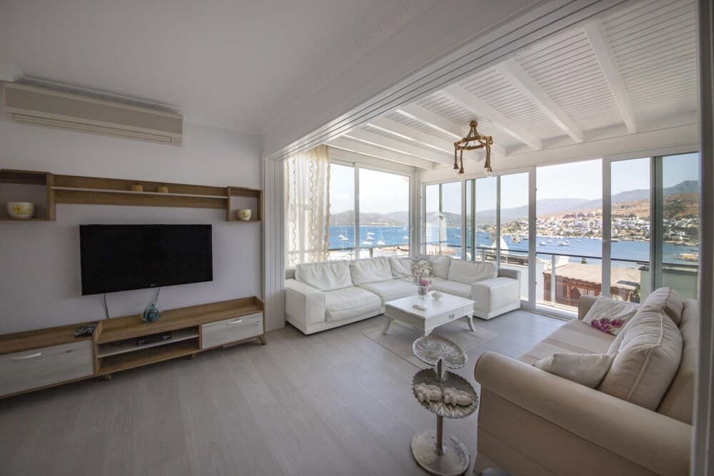 Seaside House With Mesmerizing View in Turkbuku