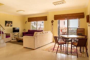 Summer House With Garden and Nature View in Cesme