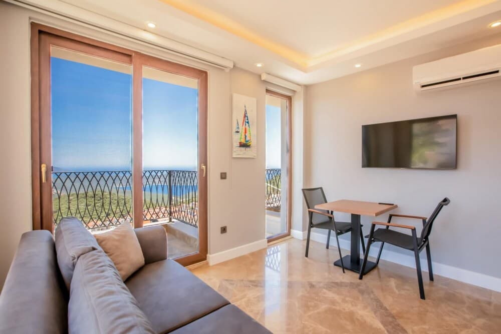 Luxury Flat w Jacuzzi and Amazing Sea View in Kas