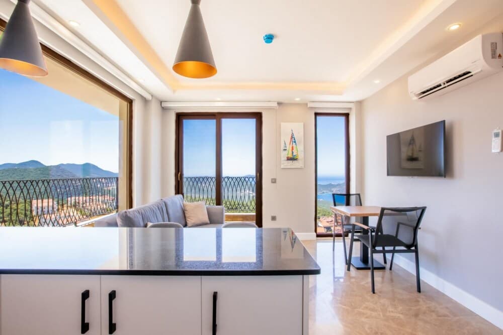 Luxury Flat w Jacuzzi and Amazing Sea View in Kas