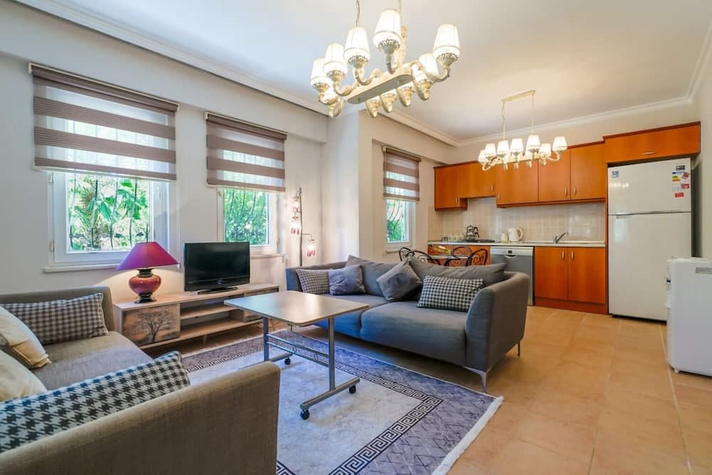 Peaceful Flat With Shared Pool in Camyuva Kemer