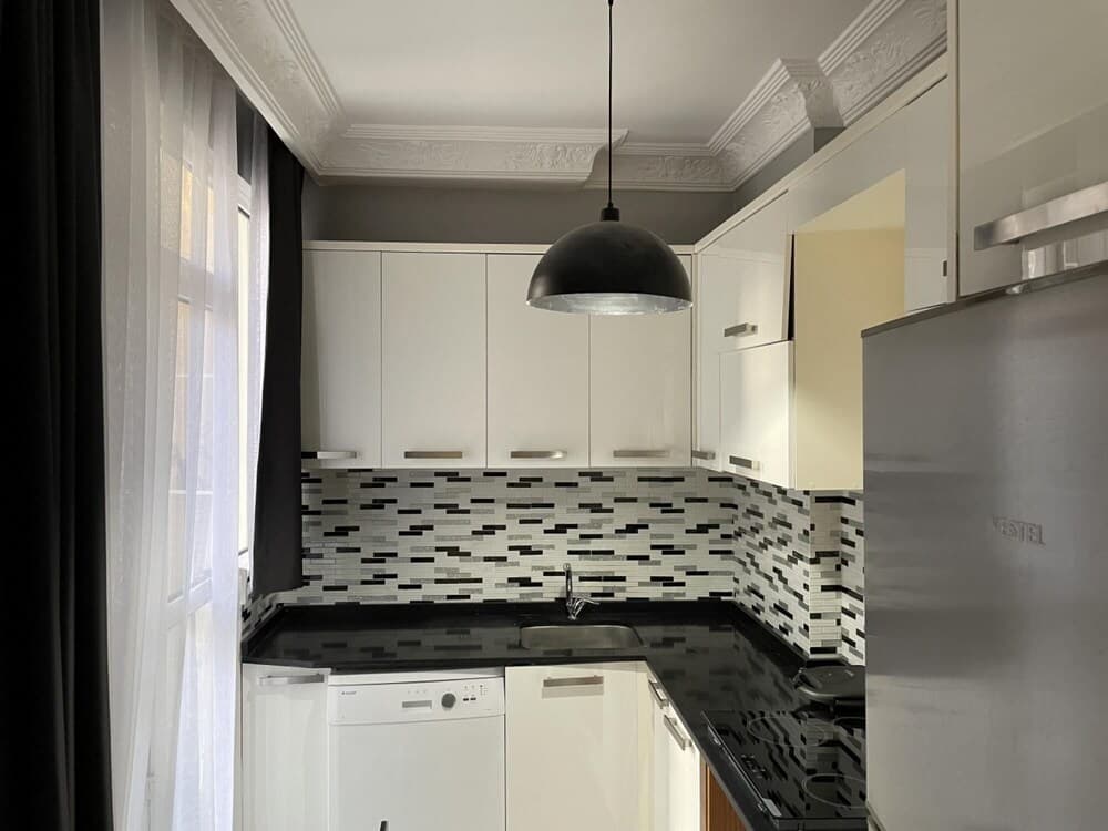 Bohemian Flat in Nisantasi With Central Location