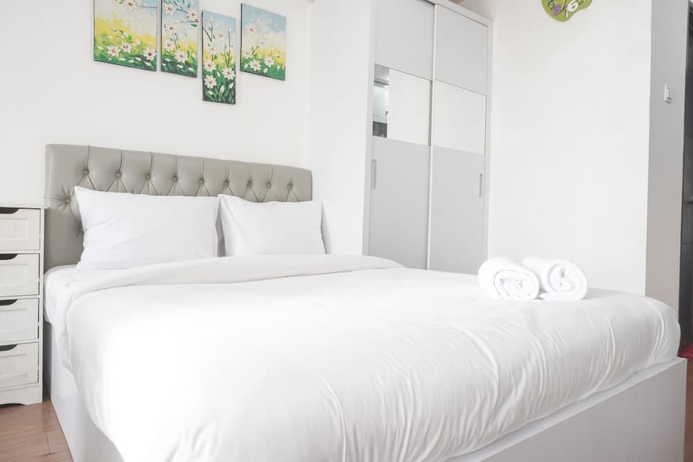 Fancy And Nice Studio At Belmont Residence Puri Apartment