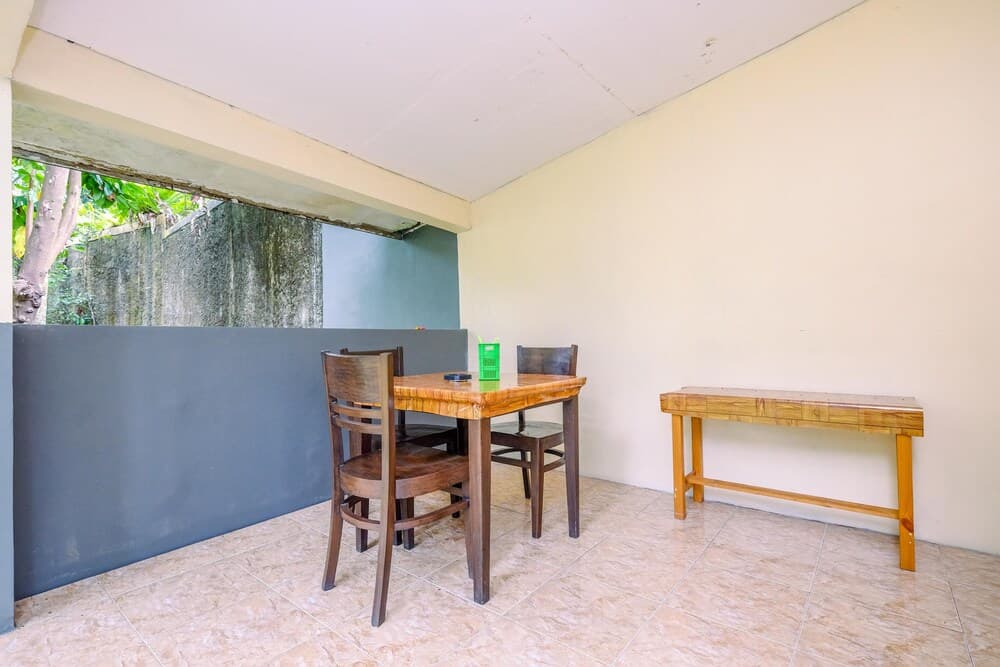 Big And Comfy Studio At Graha Wishnu Guest House