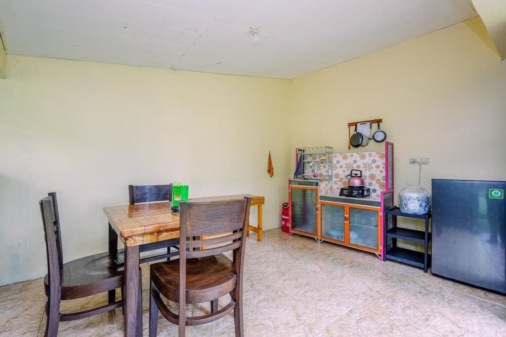 Big And Comfy Studio At Graha Wishnu Guest House
