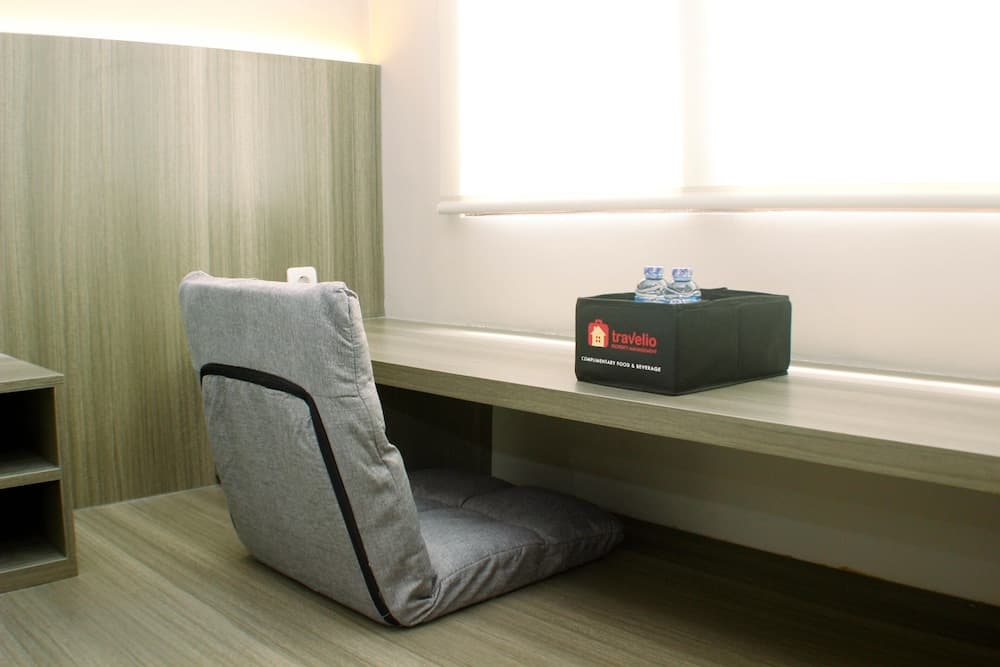 Comfy Studio Apartment at LRT City Jatibening