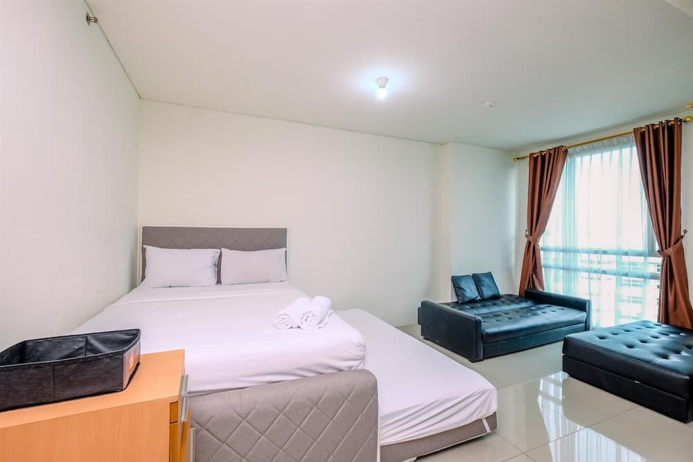 Fancy And Nice Studio Apartment At Woodland Park Residence