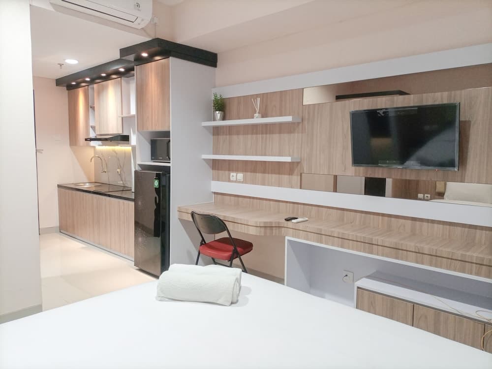 Elegant And Comfortable Studio Patraland Amarta Apartment