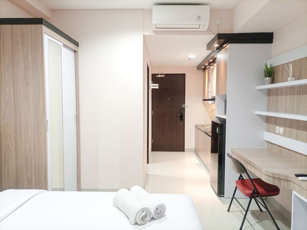 Elegant And Comfortable Studio Patraland Amarta Apartment