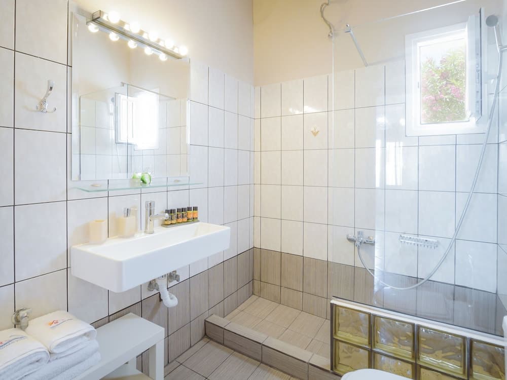 Azzurro Ag Paraskevi