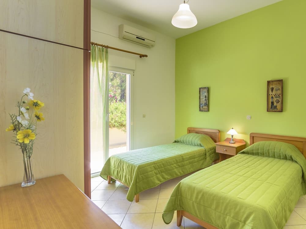 Azzurro Ag Paraskevi