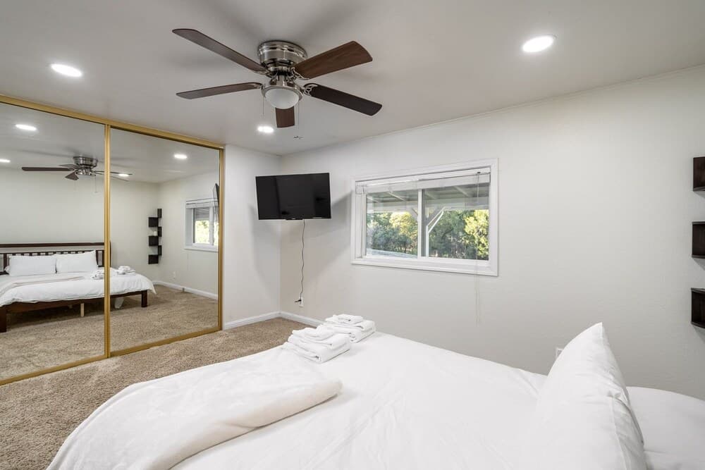 Cloud Rest - 5 Acres of Space to Roam With Central Heat & A/C About 20 Miles From Yosemite by Redawning