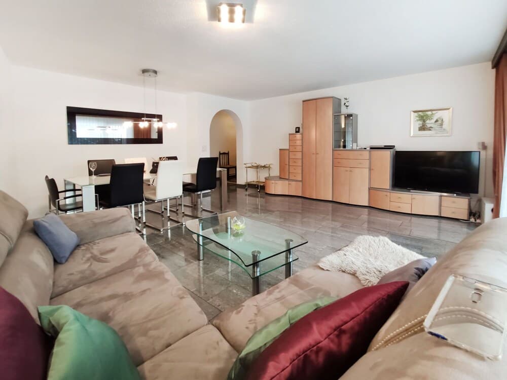 Perla Davos in Davos