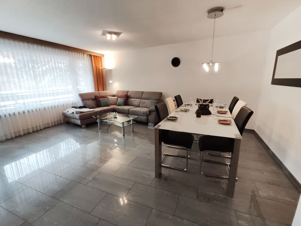 Perla Davos in Davos