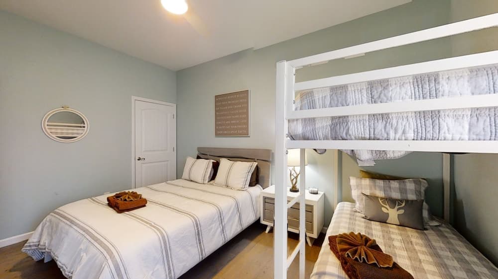 Above The Cove 3 Bedroom Home by RedAwning