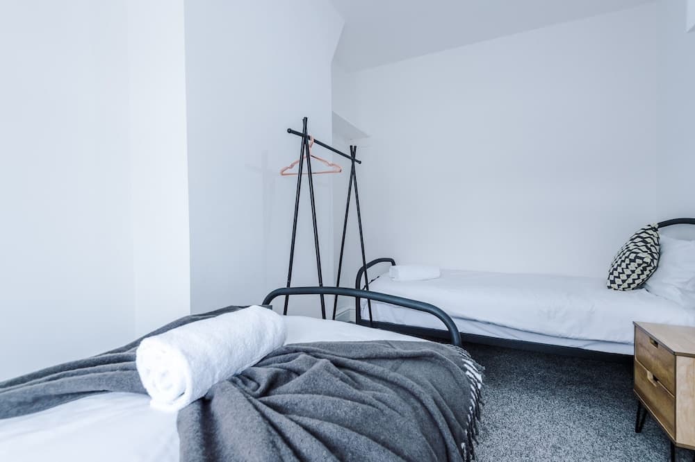 Lovely three bedroom home free parking