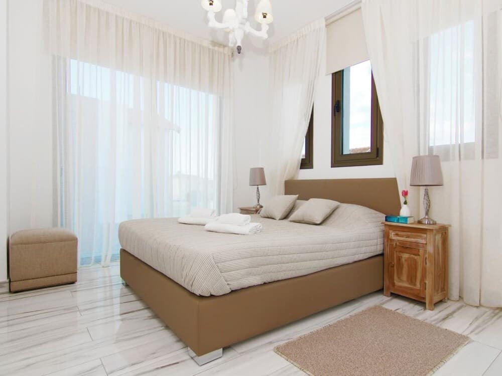 Maris Paralimni in Paralimni