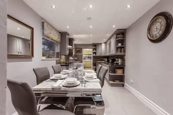 Immaculate Beautiful House in North Central London