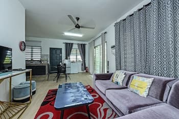 OYO HOME 90682 Liliz Mambang Farmstay