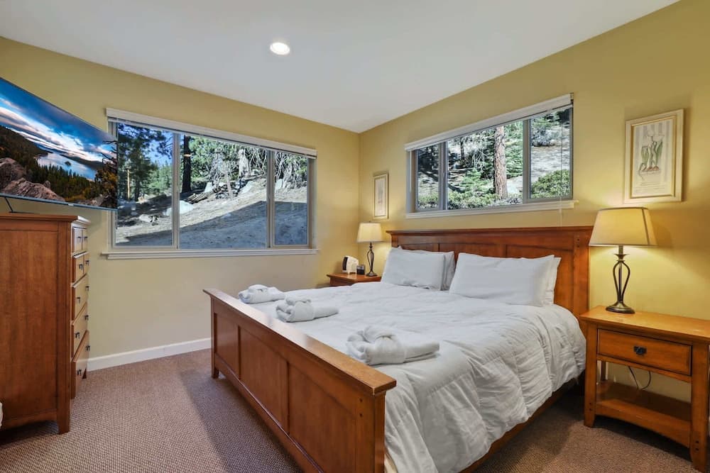 Heavenly Mountain Chalet - Skiing, Pets, Hot tub