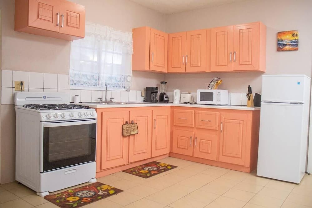 Amazing 2 Bedroom apt 1 Warm, Cosy, Comfortable