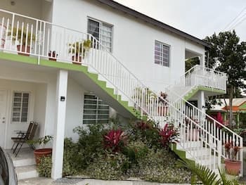 Amazing 2 Bedroom apt 1 Warm, Cosy, Comfortable