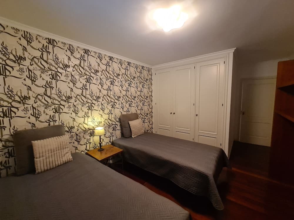 Seaside Escape - 3 Bedroom Apartment Sleeps 6