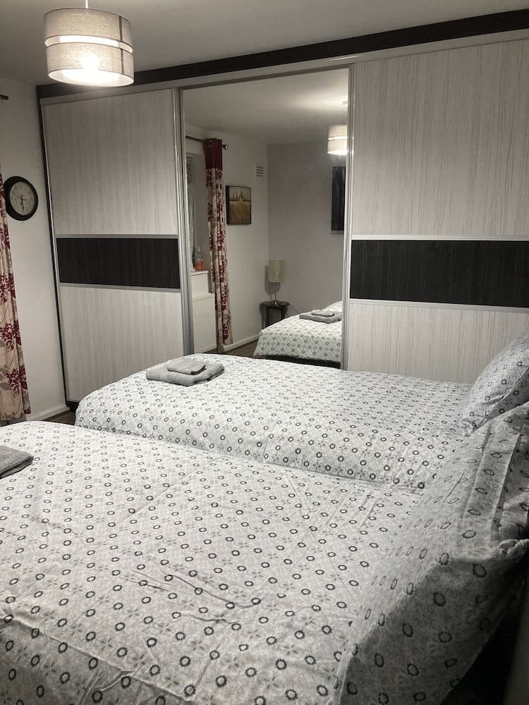 Impeccable 2-bed House Near City Centre