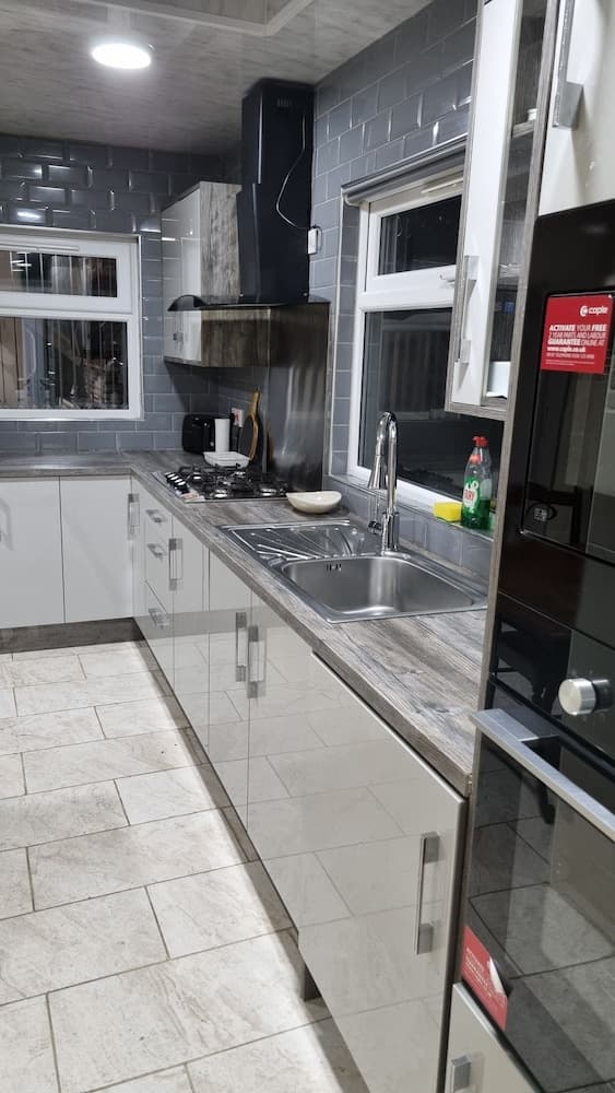 Impeccable 2-bed House Near City Centre