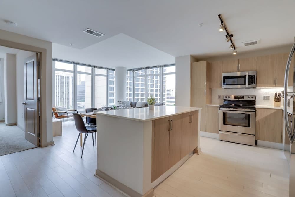 Fantastic 2BR Condo at Crystal City