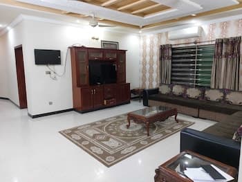 Exclusive 3 Bedroom Ground Floor Portion