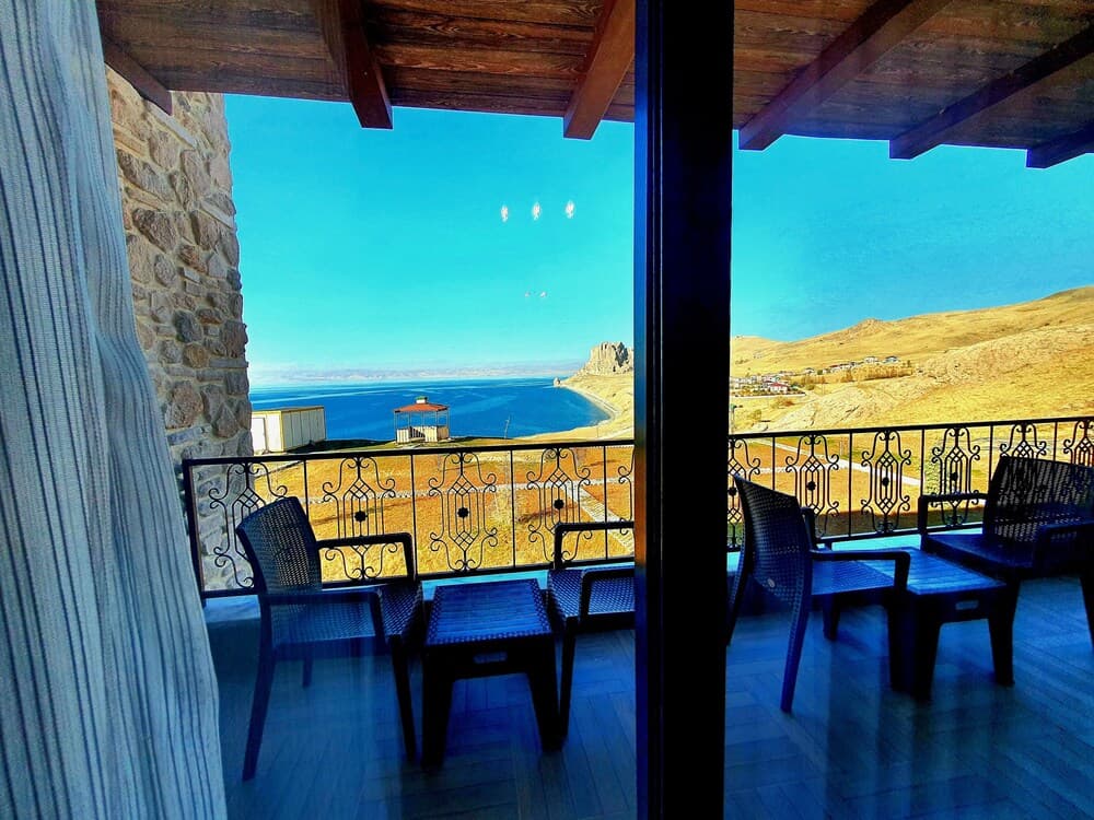 Yeşilsu taş konağı