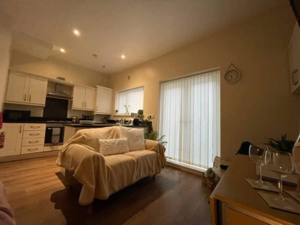 Beautiful and Spacious House in Liverpool, UK