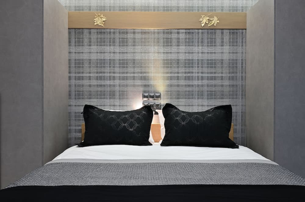 The Lop Athens Holiday Luxury Suites