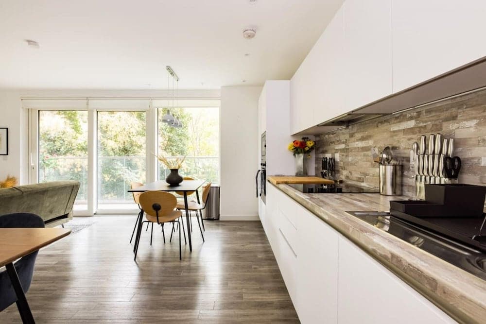 The London Retreat - Alluring 2bdr Flat With Balcony