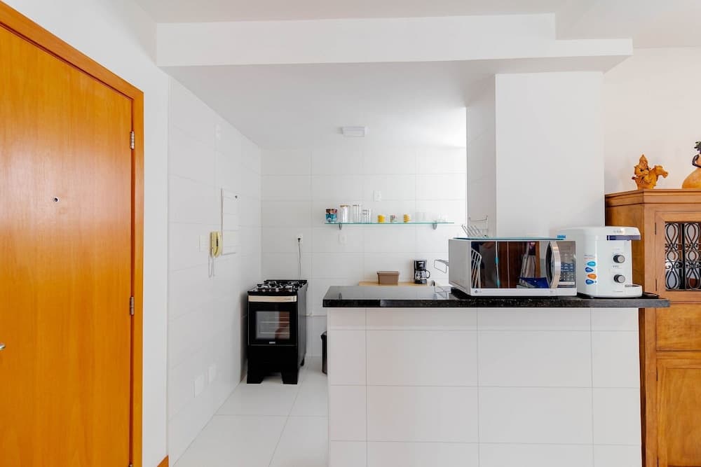 BR06 Quarto e Sala - 550m Praia da Barra