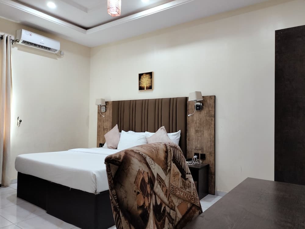 Easton Hill Continental Hotel