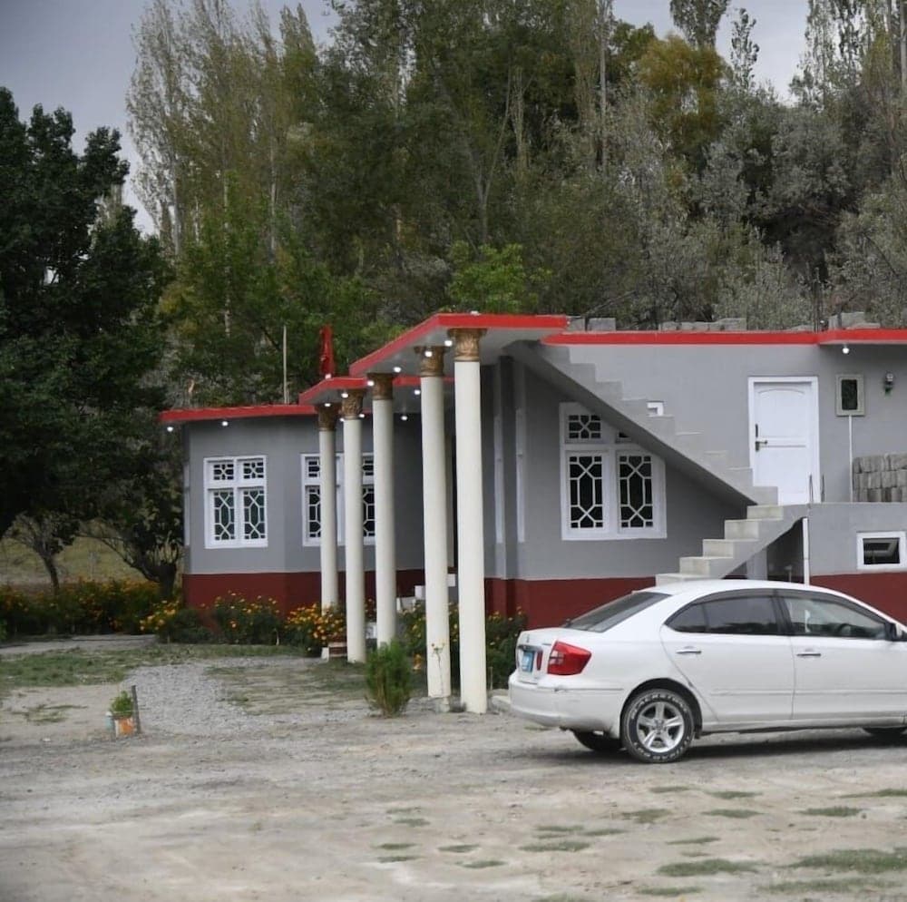 Kachura Gateway Hotel