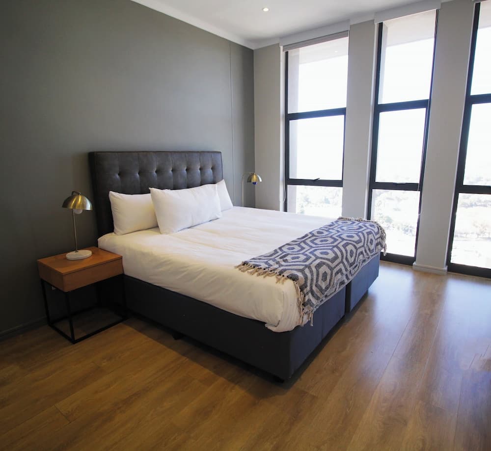 Sandton Smart Apartment Sixteen