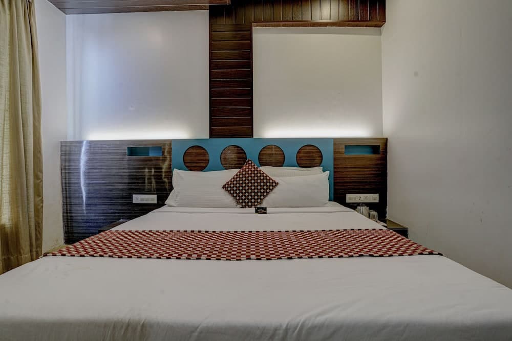 Hotel RR Suites - Near LODHA Xperia Mall