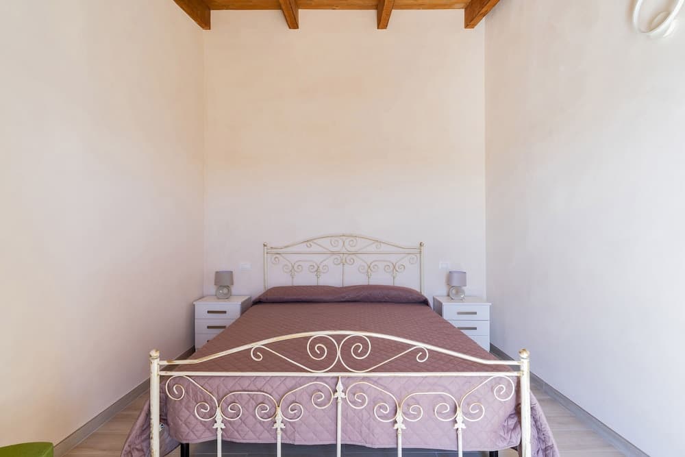 2873 Villa Pussacra by Barbarhouse