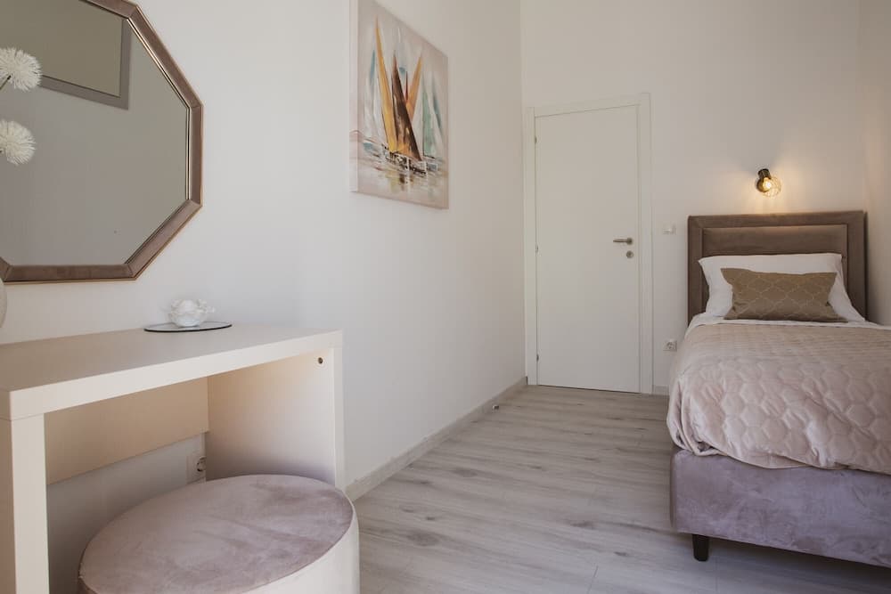 A2 - Luxury apt w Terrace, Gym, Jacuzzi & Sauna