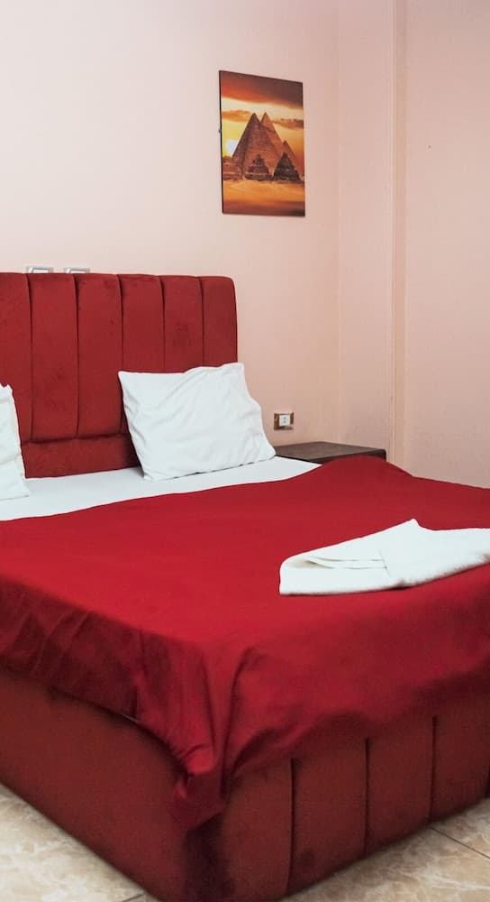 Pyramids stars view Inn