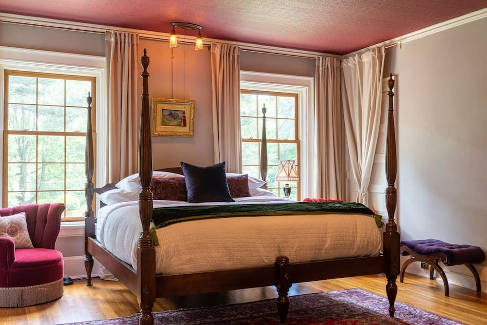 16 Elm Heritage Hotel