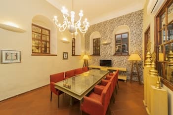 Mesmerizing Hotel Room Near Hadrian s Gate