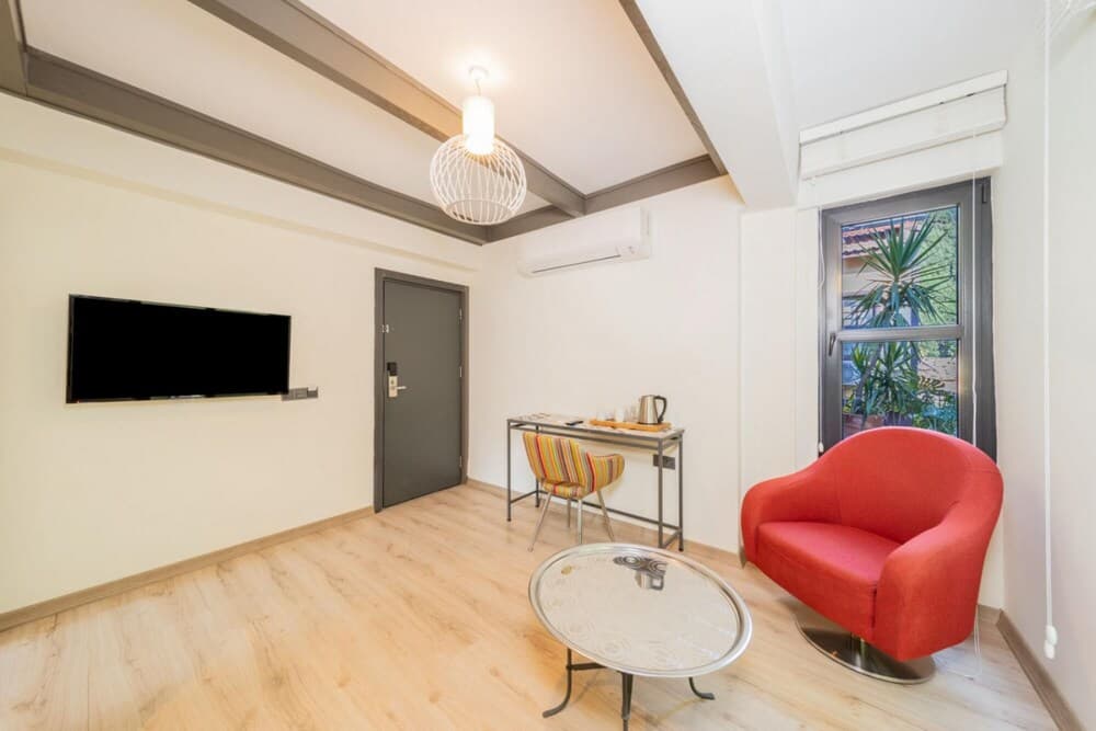 Pleasant Hotel Room Near Hadrian s Gate